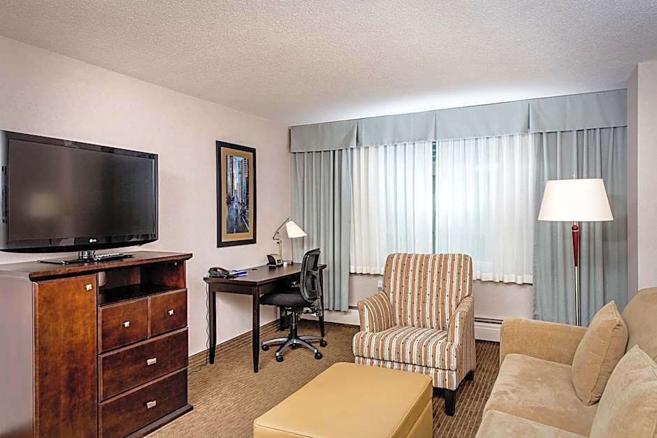 Campus Tower Suite Hotel