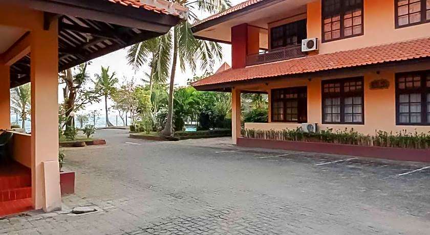 RedDoorz Plus near Tugu Mercusuar Anyer