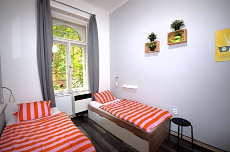 Economy Twin Room with Shared Bathroom