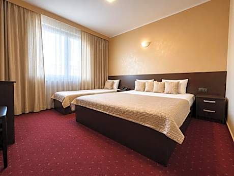 Family Room ( 3 Adults)