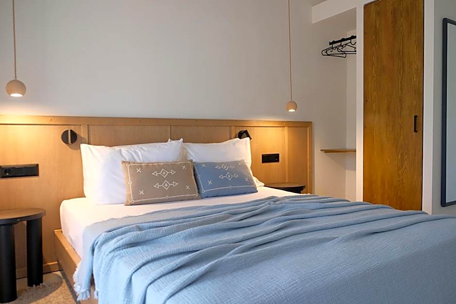 Evia Bay Suites and Retreats