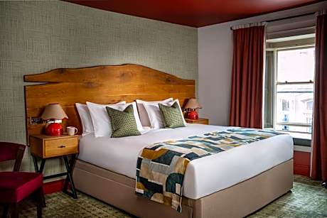 Feature Double Room with Sofa Bed