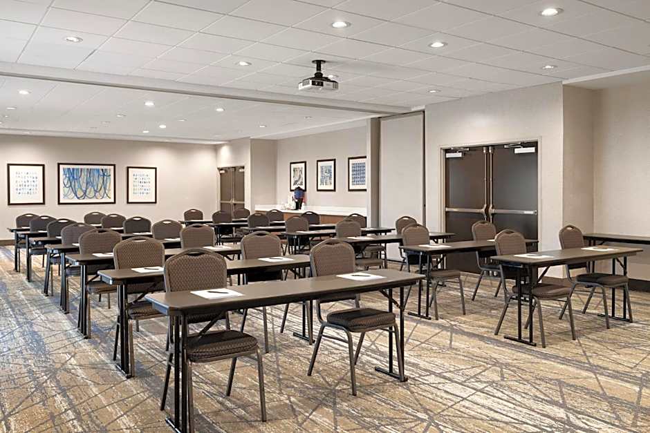 Holiday Inn Express & Suites Tampa East - Ybor City By IHG