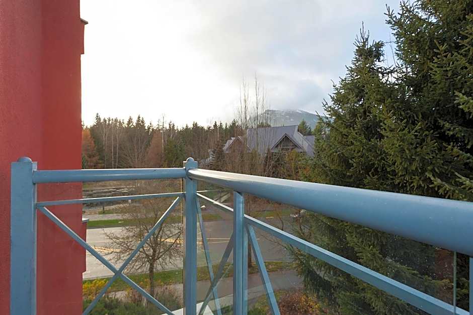 Alpenglow Lodge Two Bedroom Apartment by MVA