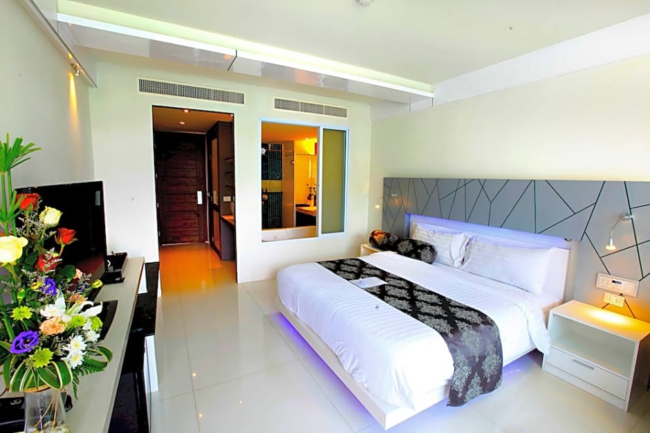 KC Beach Club & Pool Villas