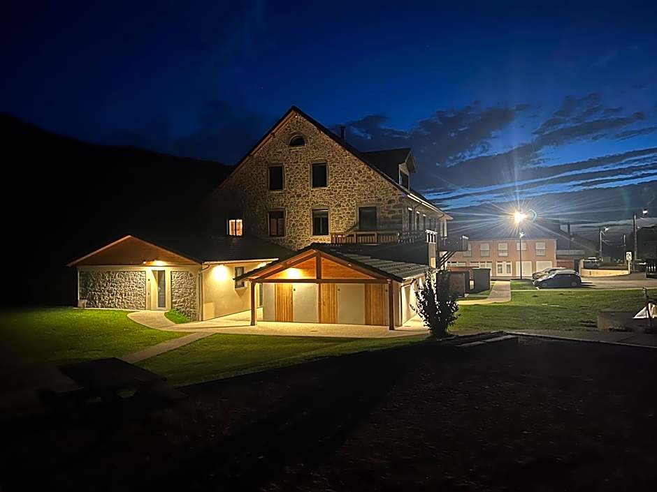 Gite Roche Des Ducs avec Piscine toute l'année, Spa, Sauna, Hammam