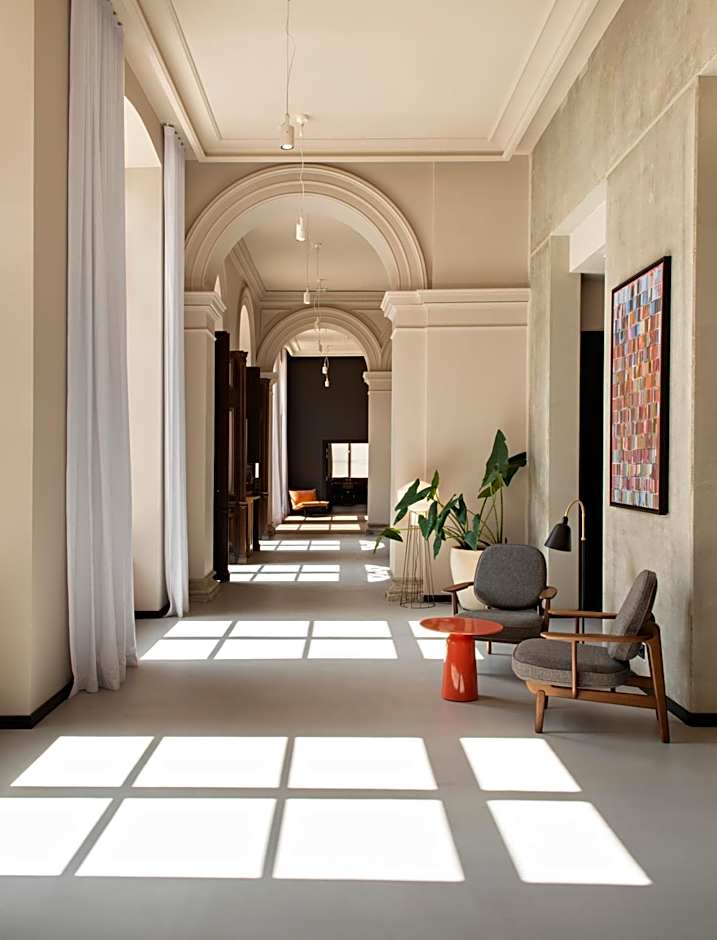 Hôtel LÉONOR the place to live