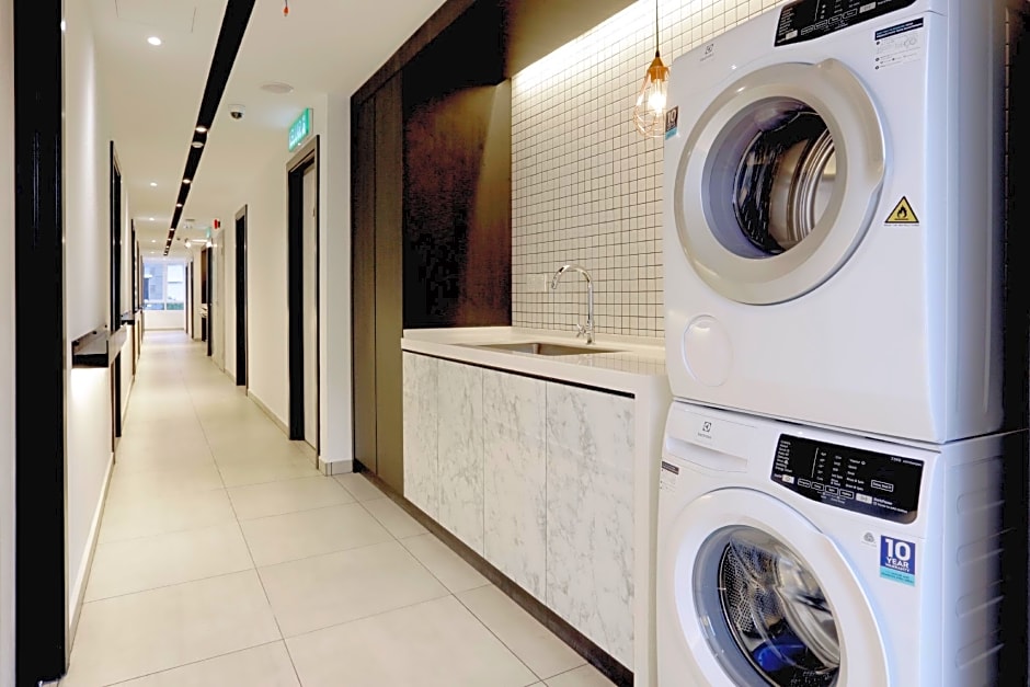 Z Hotel Ara Damansara, LRT, Mall, Airport