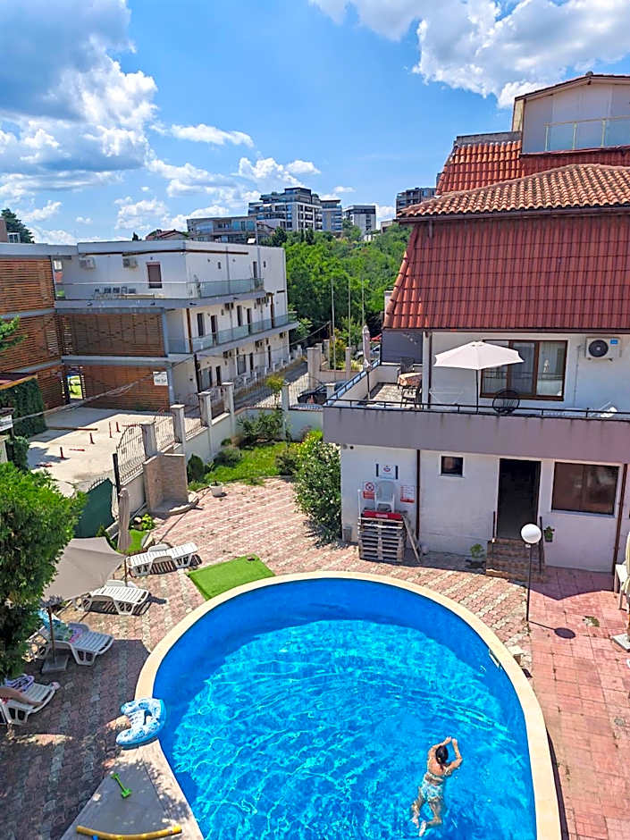 Family Hotel ADIA BLUE