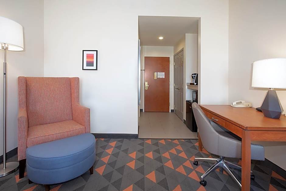 Holiday Inn & Suites Goodyear - West Phoenix Area By IHG