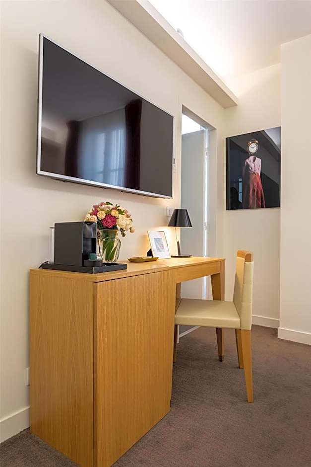 Hotel Camille Paris Gare de Lyon, Tapestry Collection by Hilton