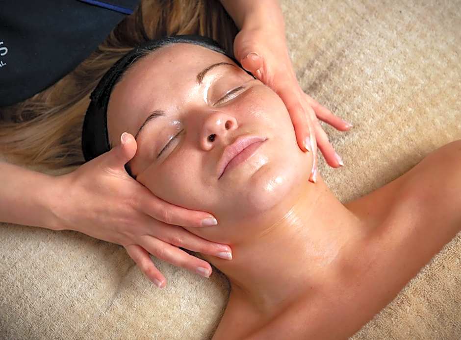 Macdonald Crutherland House