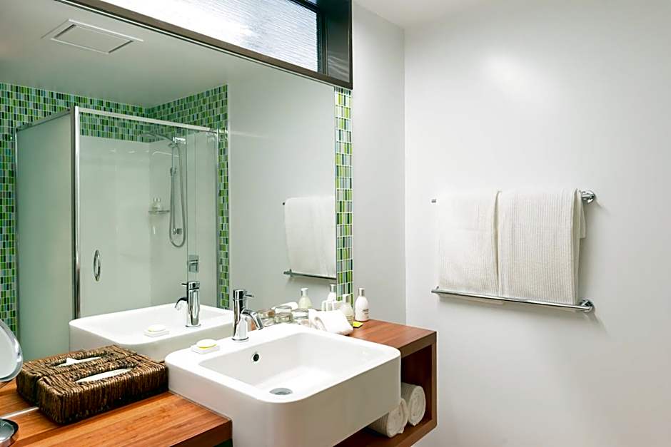 Te Waonui Forest Retreat