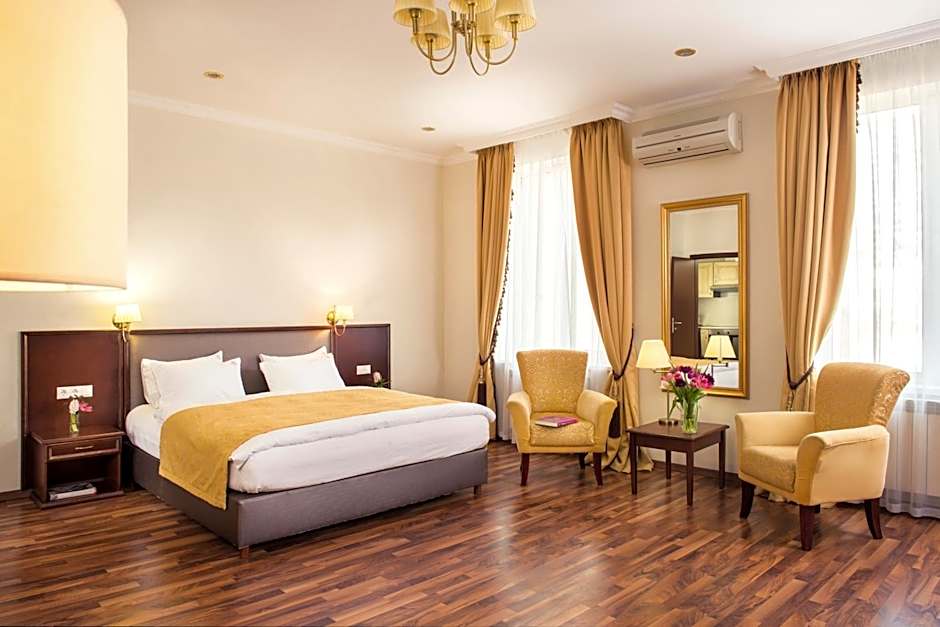 Greguar Hotel by UHM
