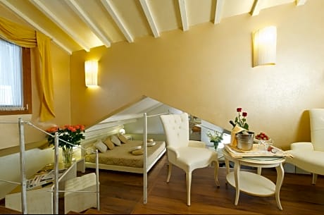 Junior Suite with Lagoon View