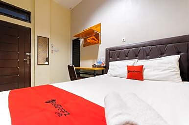 RedDoorz near Waterpark Citra Garden Medan