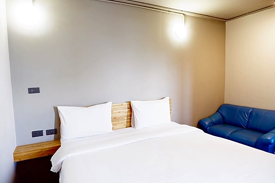 IZEN Budget Hotel & Residences (Plus)