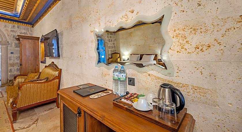 Secret Hill Cave Suites