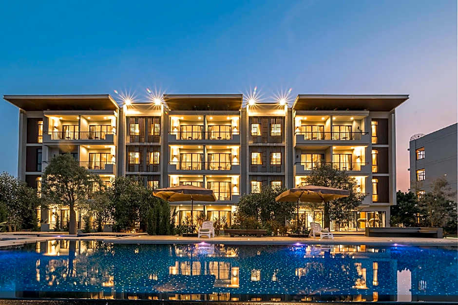 GreenVille Laguna Hotel