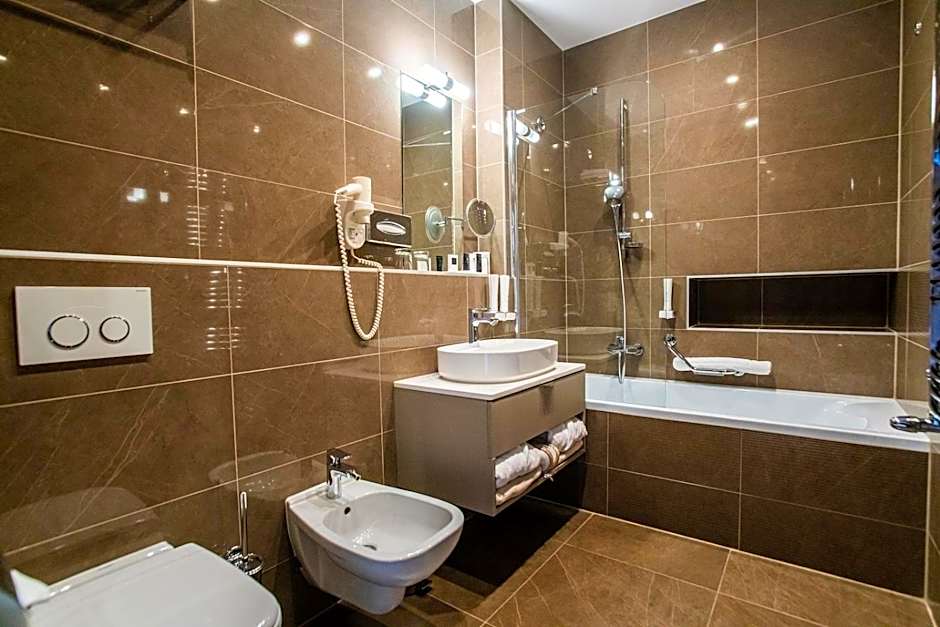 Barack Thermal Hotel and Spa