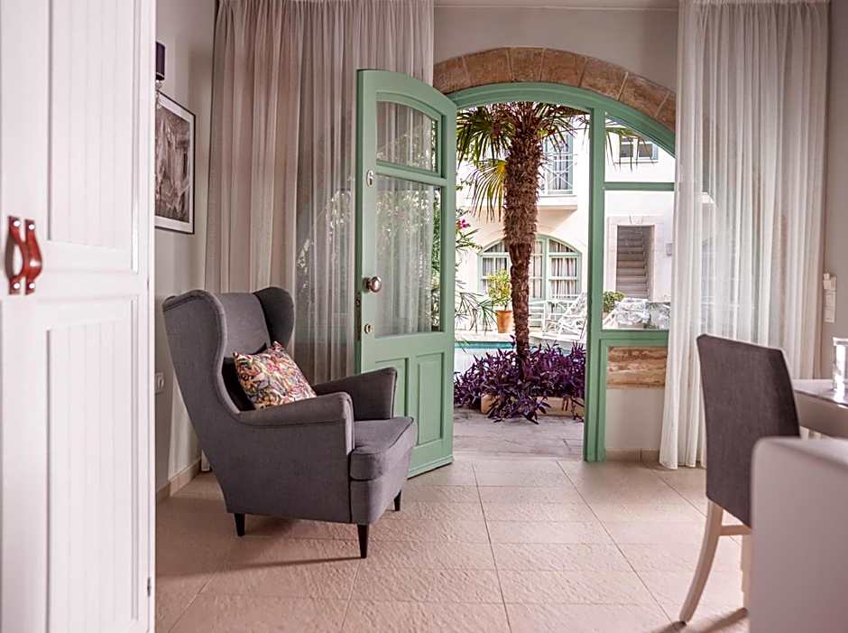 Mythos Suites Boutique Hotel