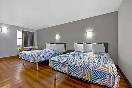 Queen Room with Two Queen Beds - Smoking