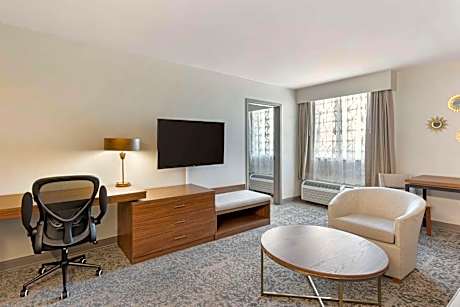 King Suite - Upper Floor - Non-Smoking