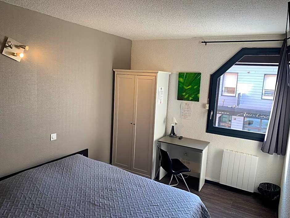 Photo 1 of 2 of Double Room