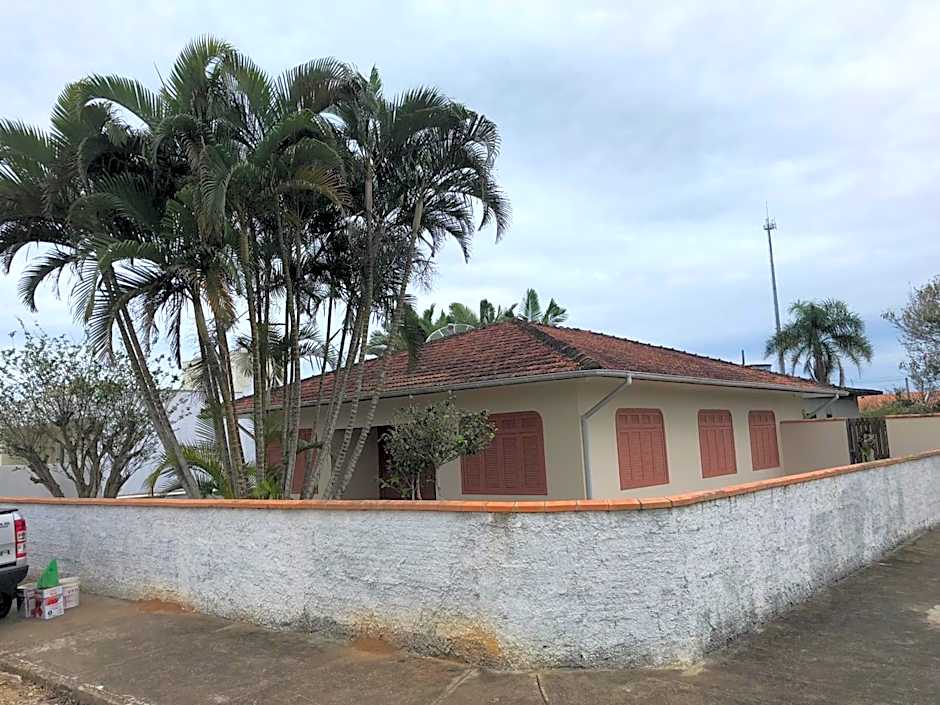 Bela casa, com internet, piscina e churrasqueira para descansar e desfrutar, dias de paz