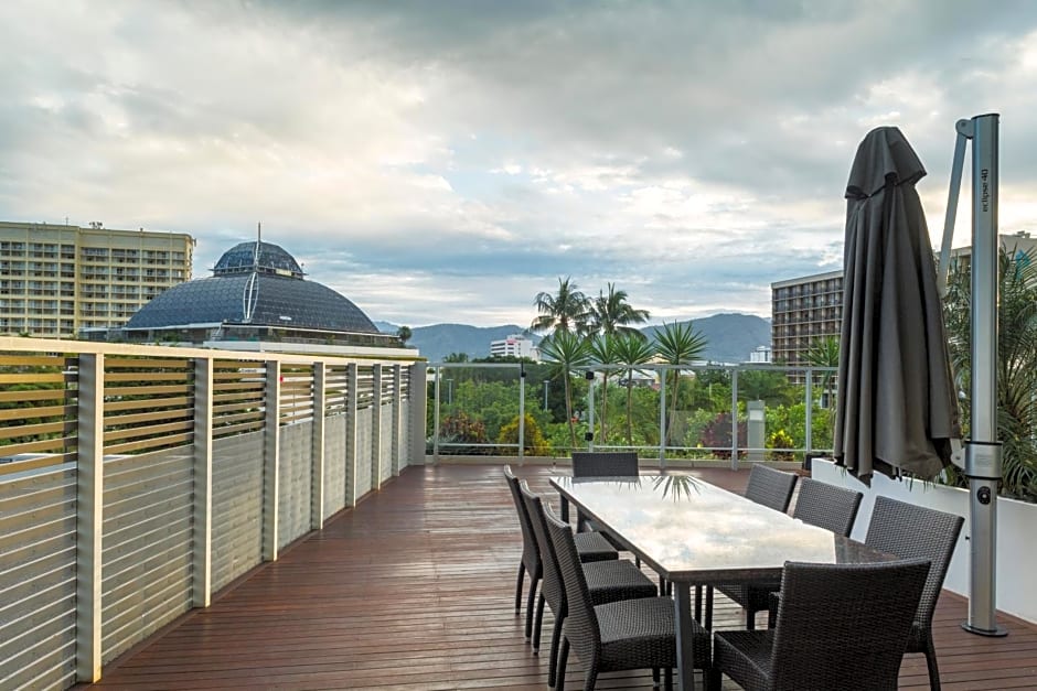 The Sebel Cairns Harbour Lights