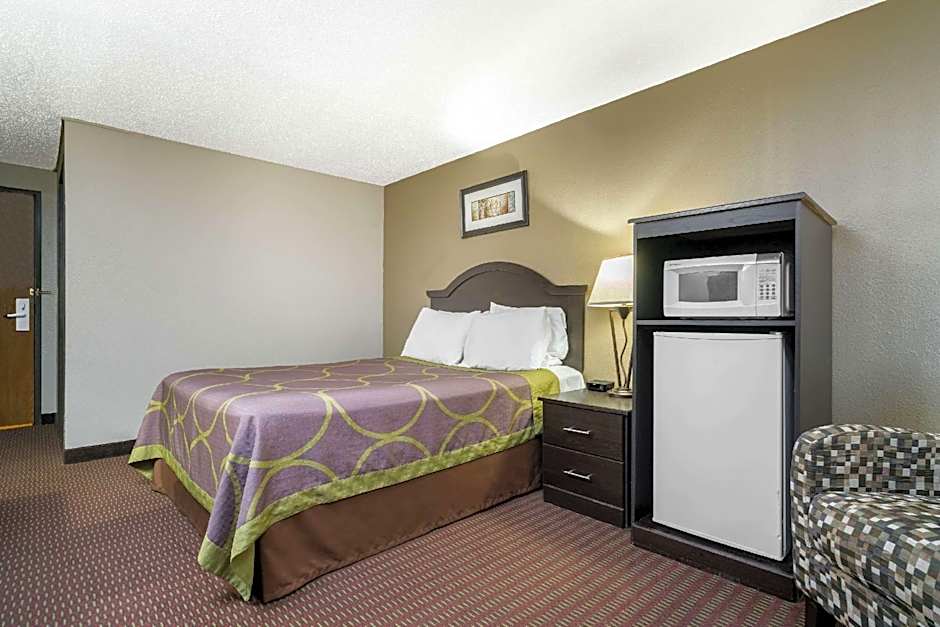 Super 8 by Wyndham Bismarck