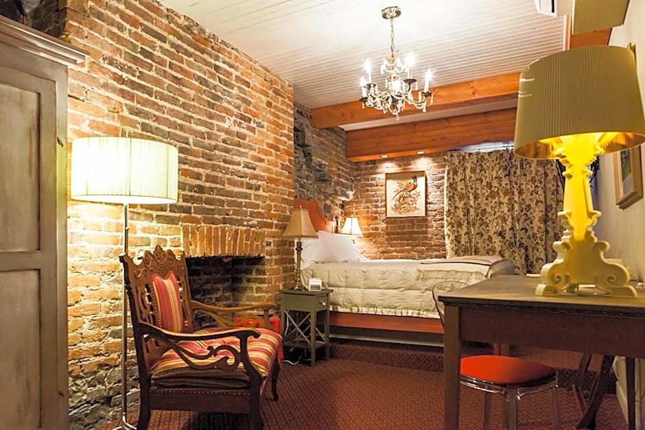 Auberge Place d'Armes - Par Aneyro