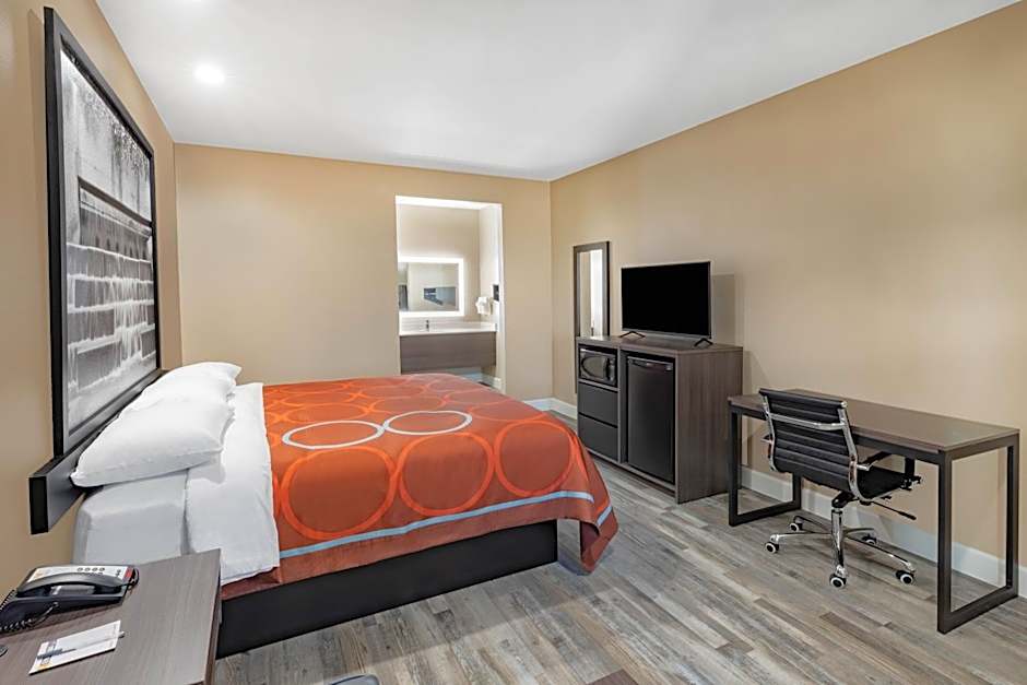 Super 8 by Wyndham Houston NW Beltway 8