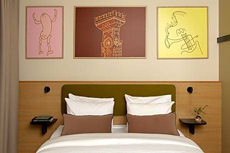 Studio w/ Kitchenette