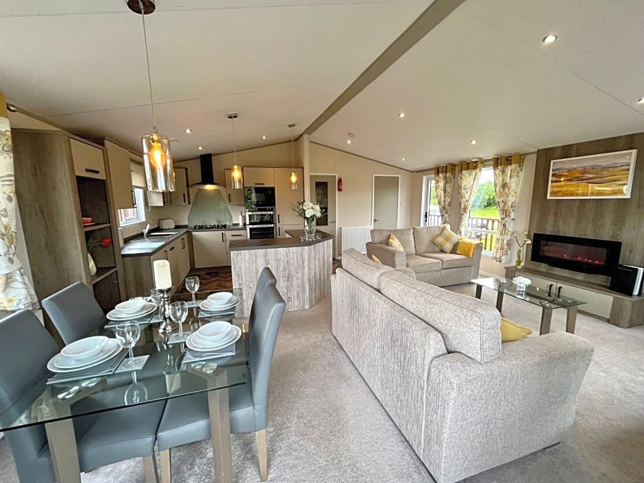 Buttercup Lodge With Hot Tub