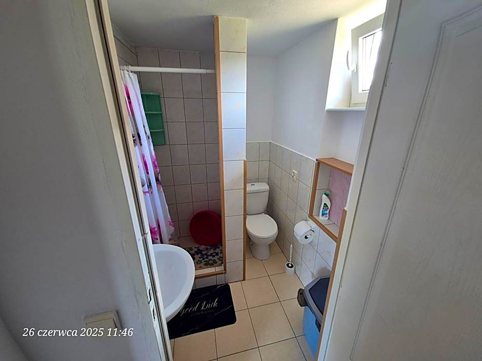 Dom Bursztynek - domek (sad)