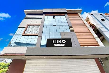 Hotel O Pathanamthitta Near Mahatma Gandhi Statue