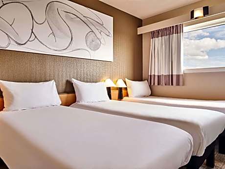 Standard Room With Three Single Beds