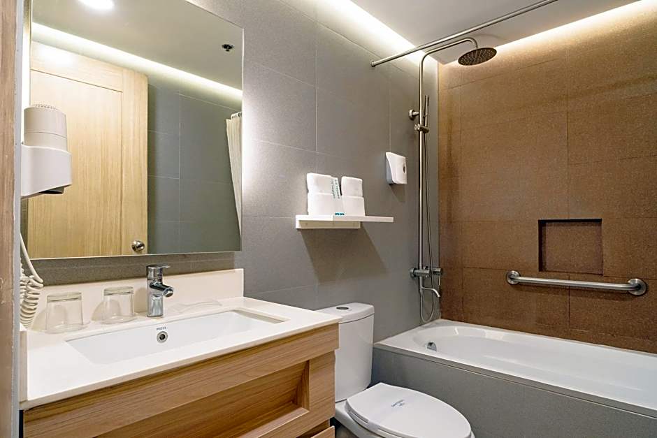 Microtel by Wyndham Batangas