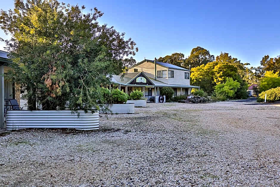 Mountain View Motor Inn & Holiday Lodges