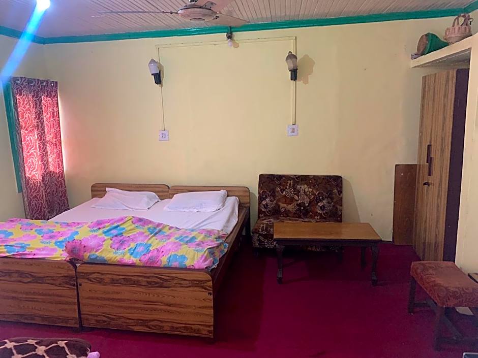 Hotel the Embassy – Srinagar, PA