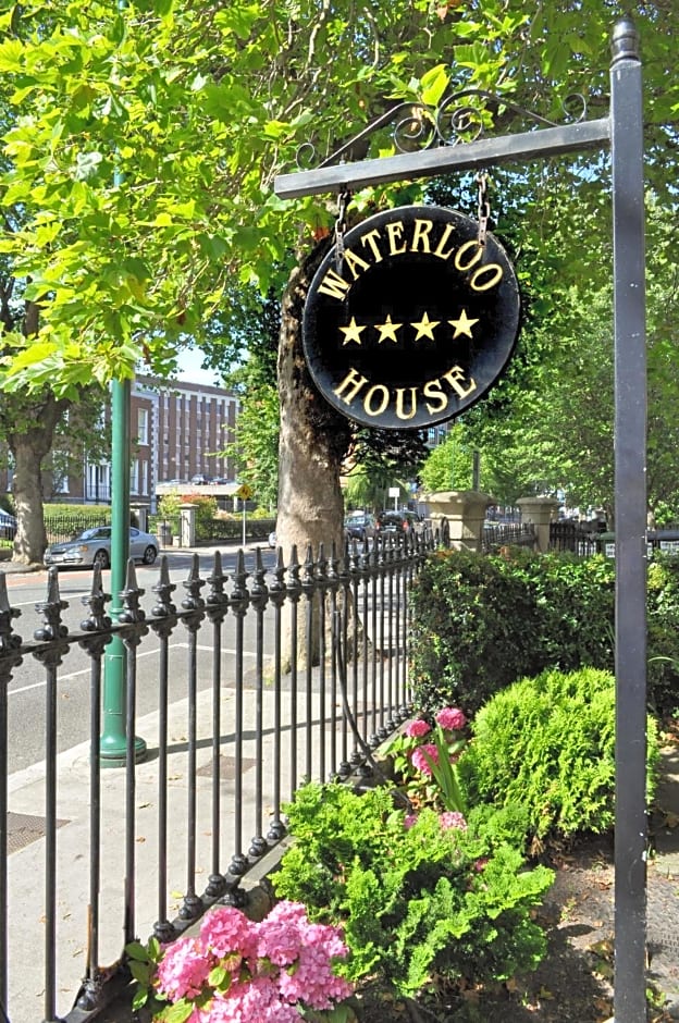 Waterloo Town House & Suites