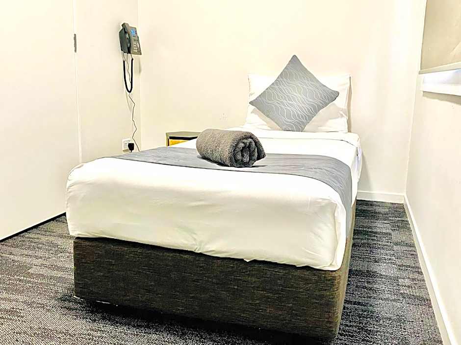 Photo 1 of 5 of Double Room