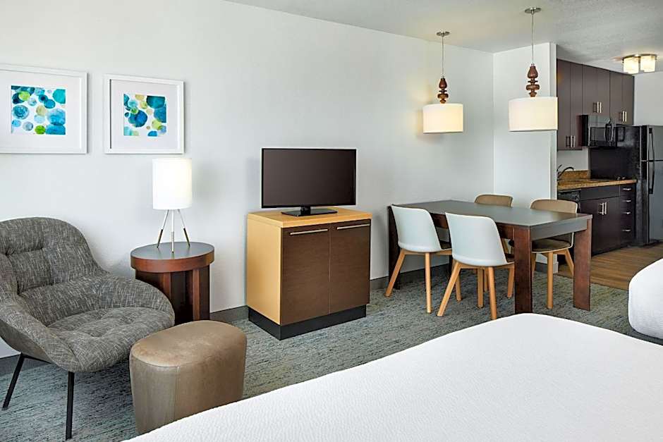 TownePlace Suites by Marriott Garden City