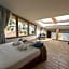 Bellagio Village- 4 Apartments by the lake - Seasonal Warm Pool and Sauna