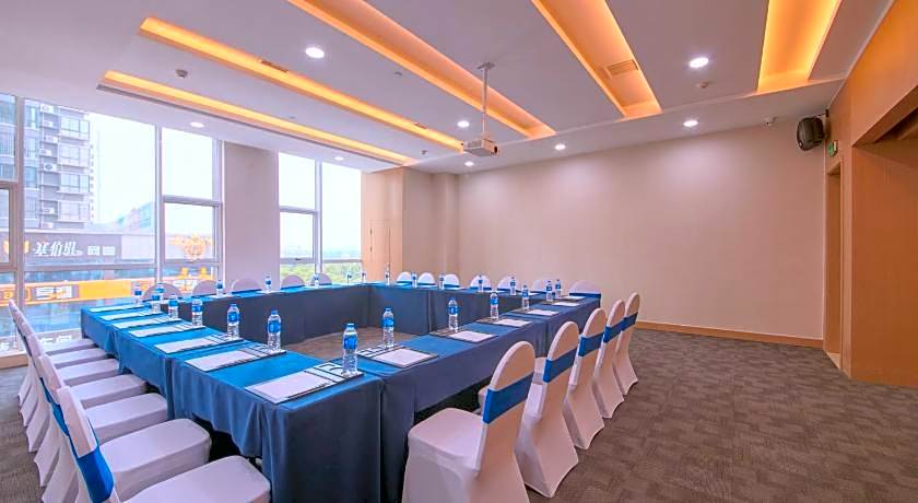 Holiday Inn Express Luoyang Yichuan By IHG