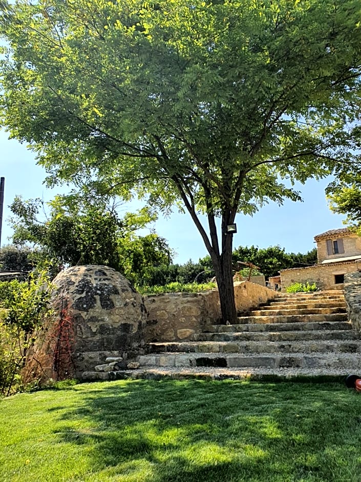 Bastide Bellugue Maison d'hôtes réseau Bienvenue à La Ferme à 3 minutes de Lourmarin