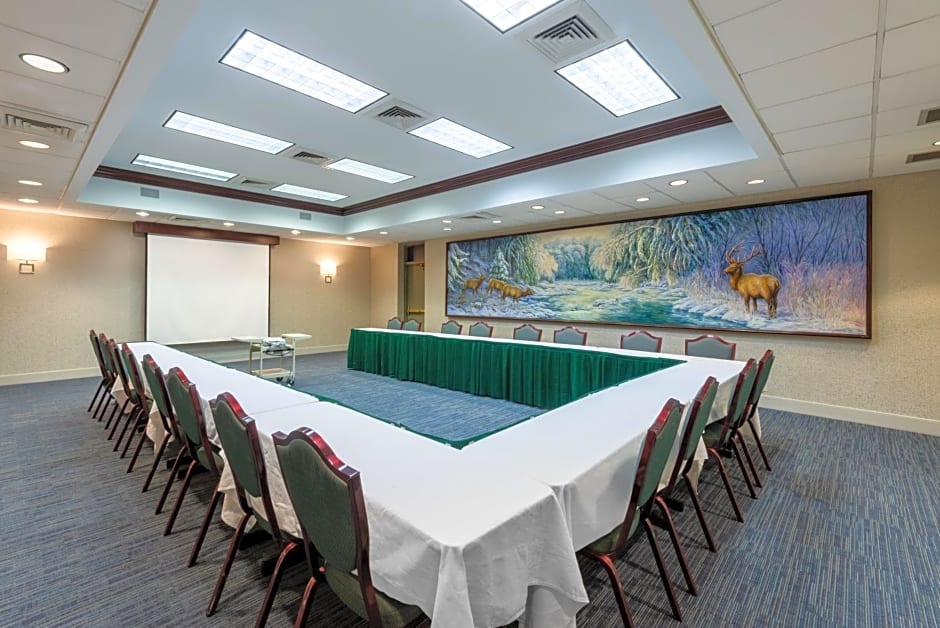 Holiday Inn Express State College at Williamsburg Square By IHG