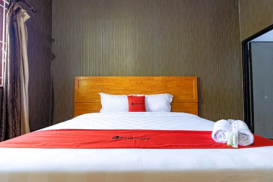 RedDoorz Syariah near UISU Medan