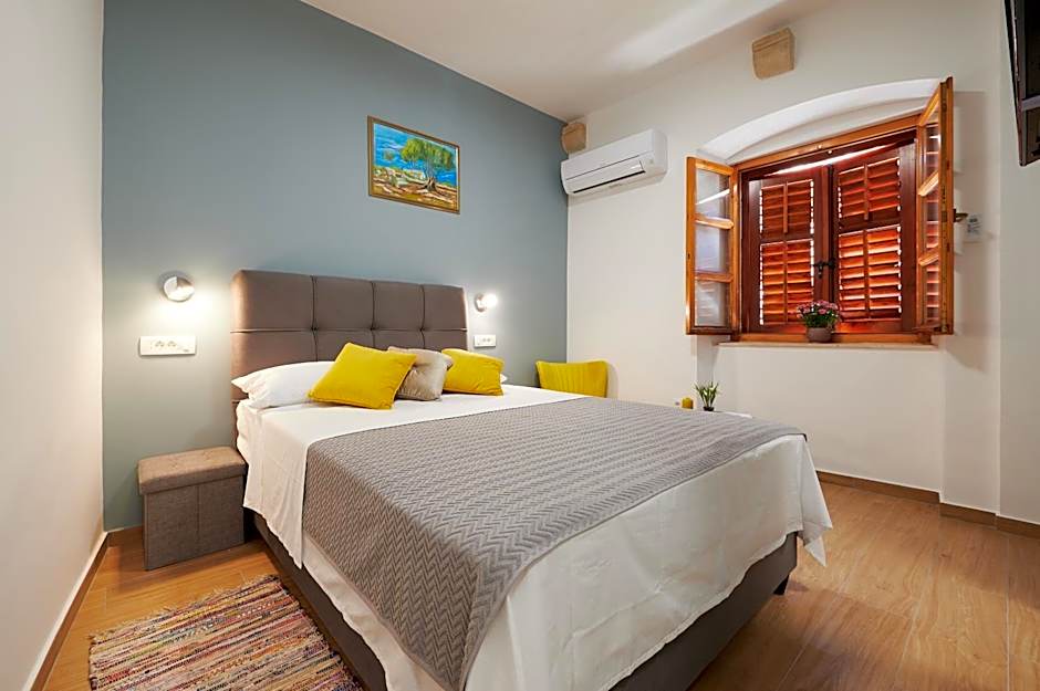 Foto 1 di 4 di Double Room with Private Bathroom
